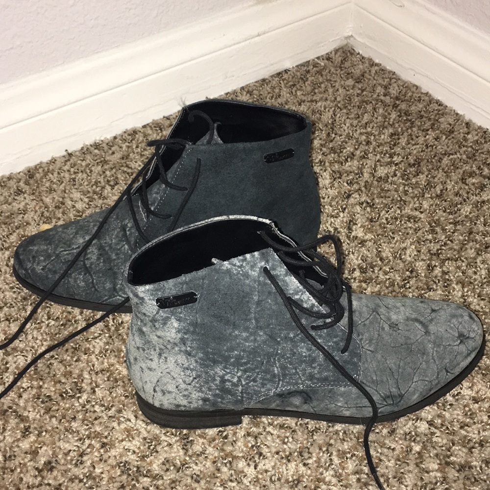 Black Volcom shoes